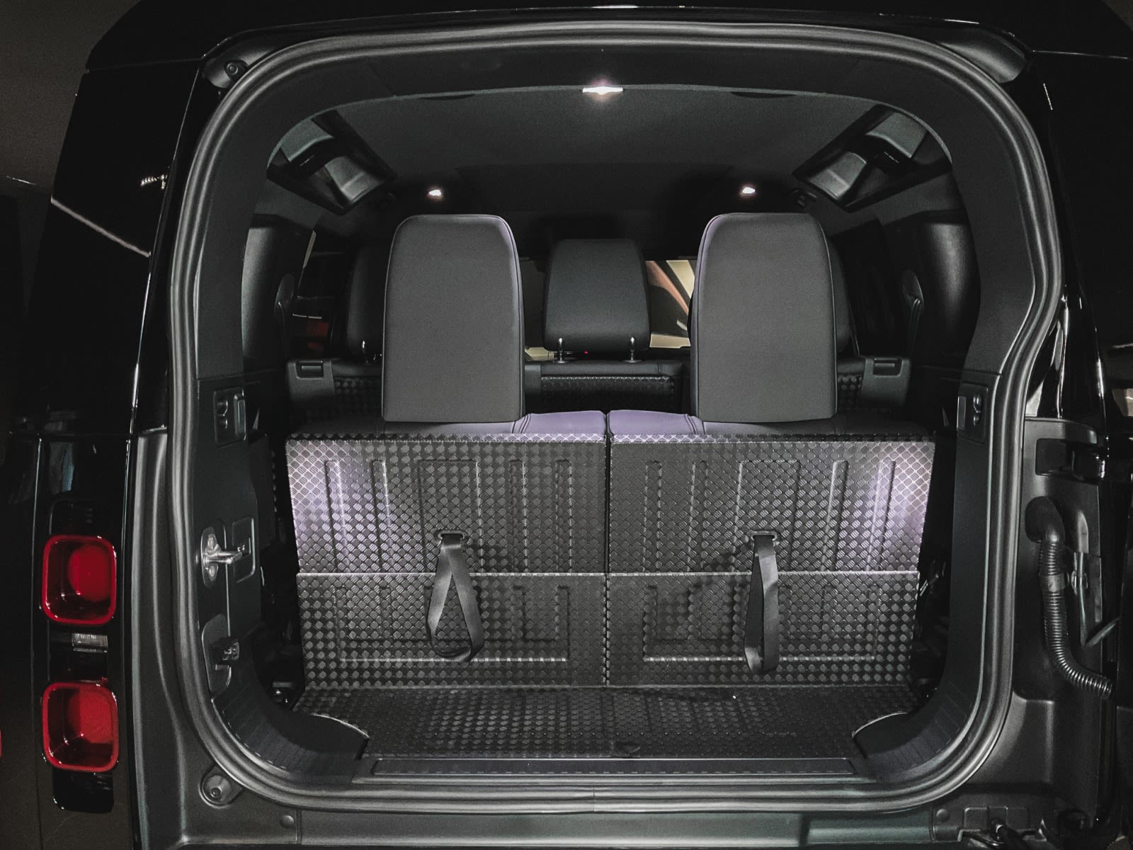 2025 Land Rover Defender X-Dynamic SE, Vancouver, Cash