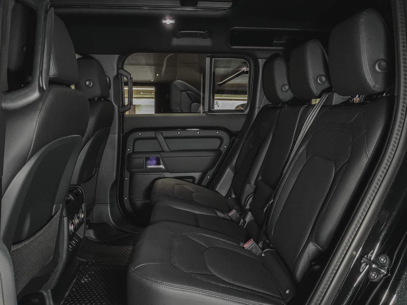 2025 Land Rover Defender X-Dynamic SE, Vancouver, Cash