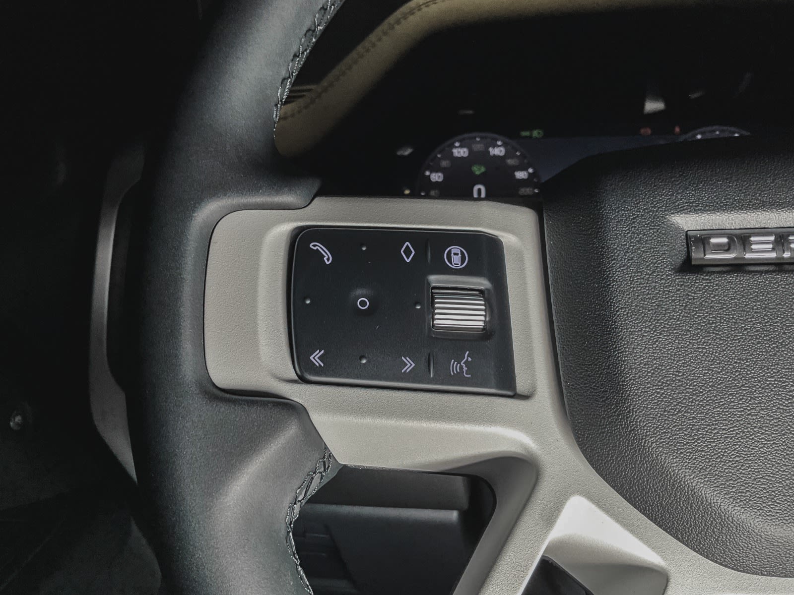 2025 Land Rover Defender X-Dynamic SE, Vancouver, Cash