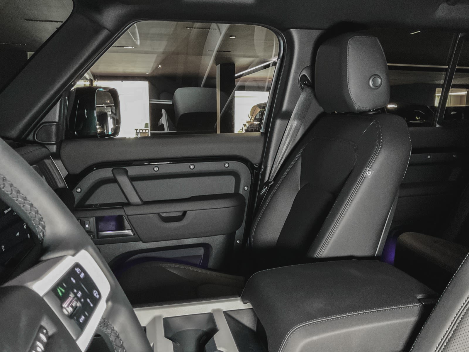 2025 Land Rover Defender X-Dynamic SE, Vancouver, Cash