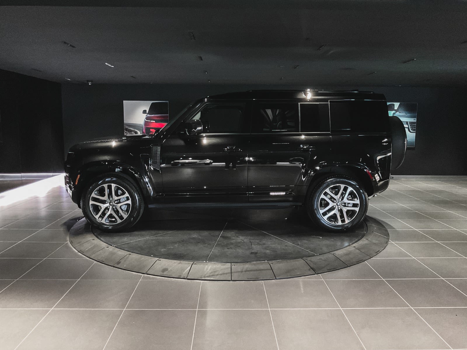 2025 Land Rover Defender X-Dynamic SE, Vancouver, Cash