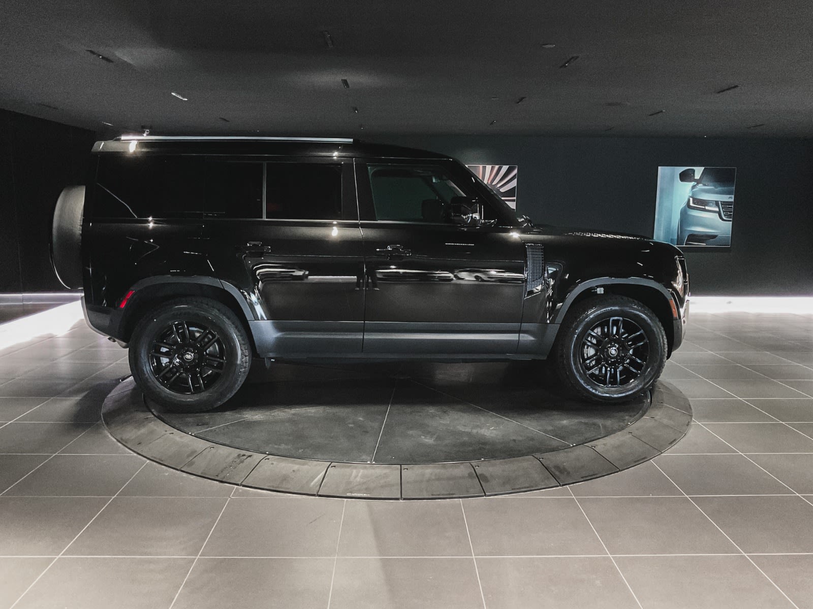 2025 Land Rover Defender S, Vancouver, Cash