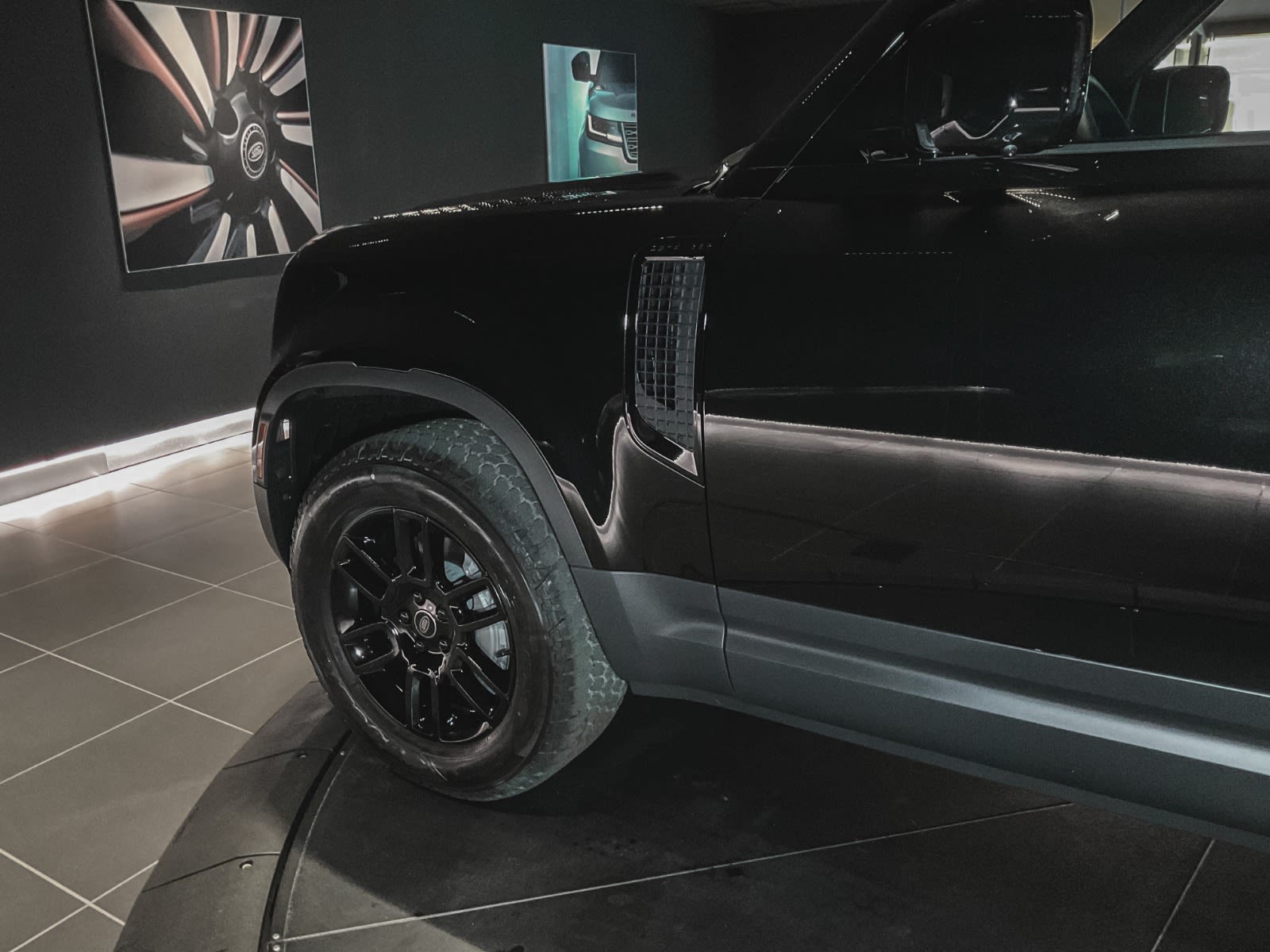 2025 Land Rover Defender S, Vancouver, Cash