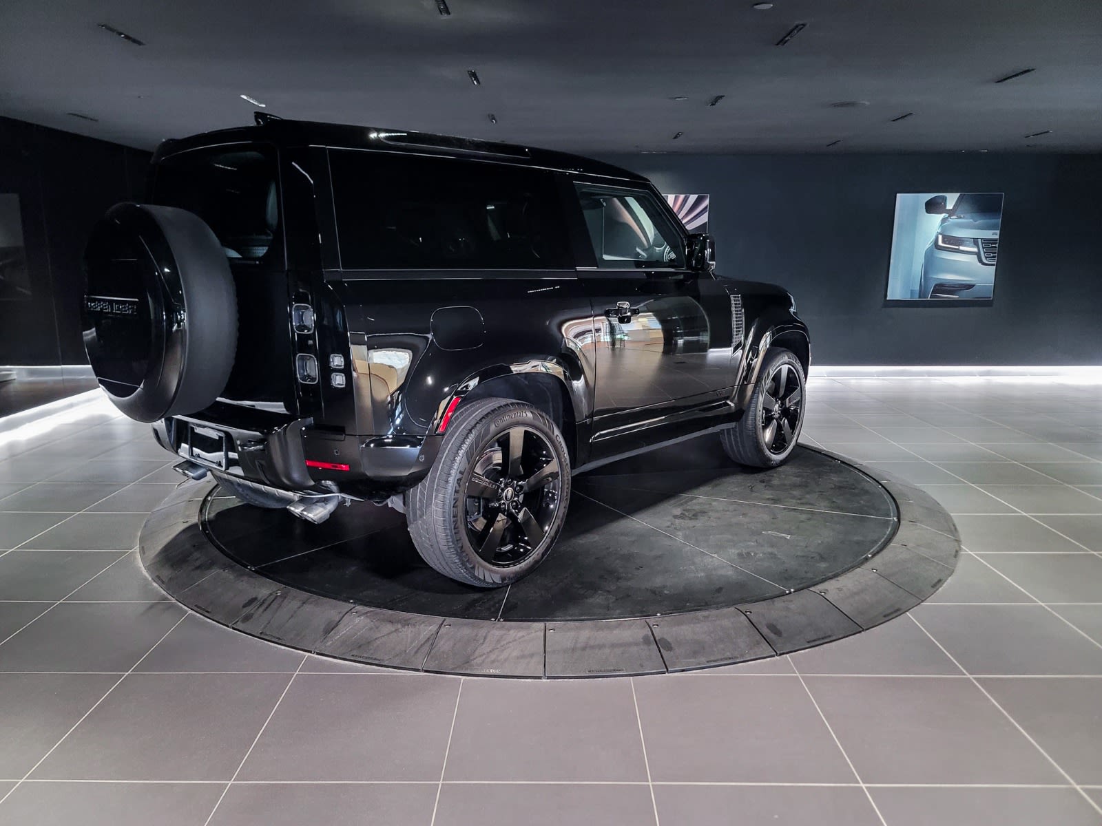 2025 Land Rover Defender V8, Vancouver, Cash