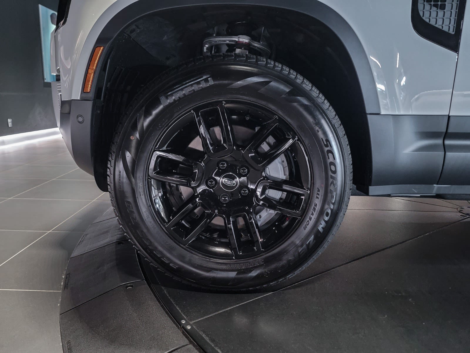 2025 Land Rover Defender S, Vancouver, Cash