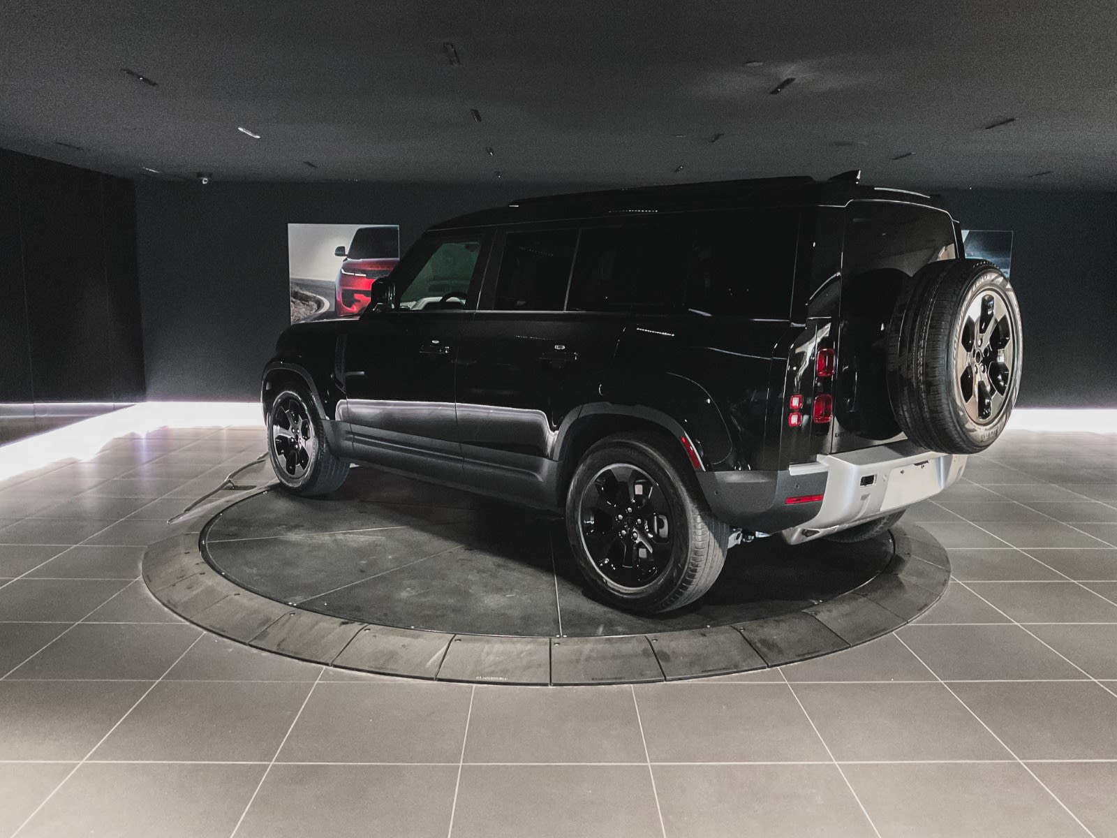 2025 Land Rover Defender S, Vancouver, Cash