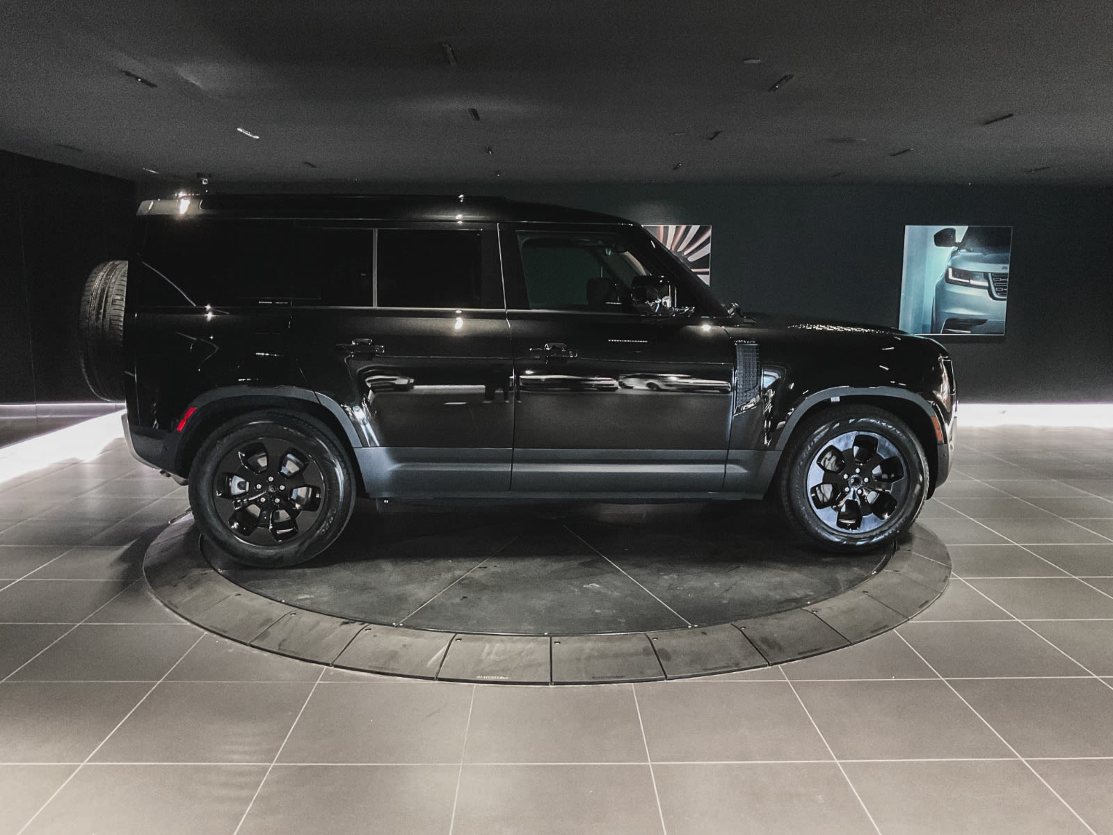 2025 Land Rover Defender S, Vancouver, Cash