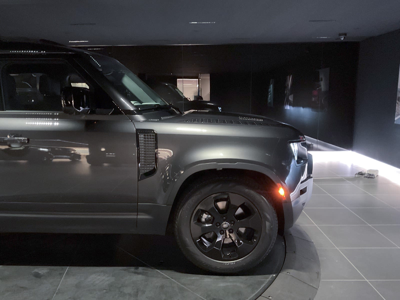 2025 Land Rover Defender S, Vancouver, Cash