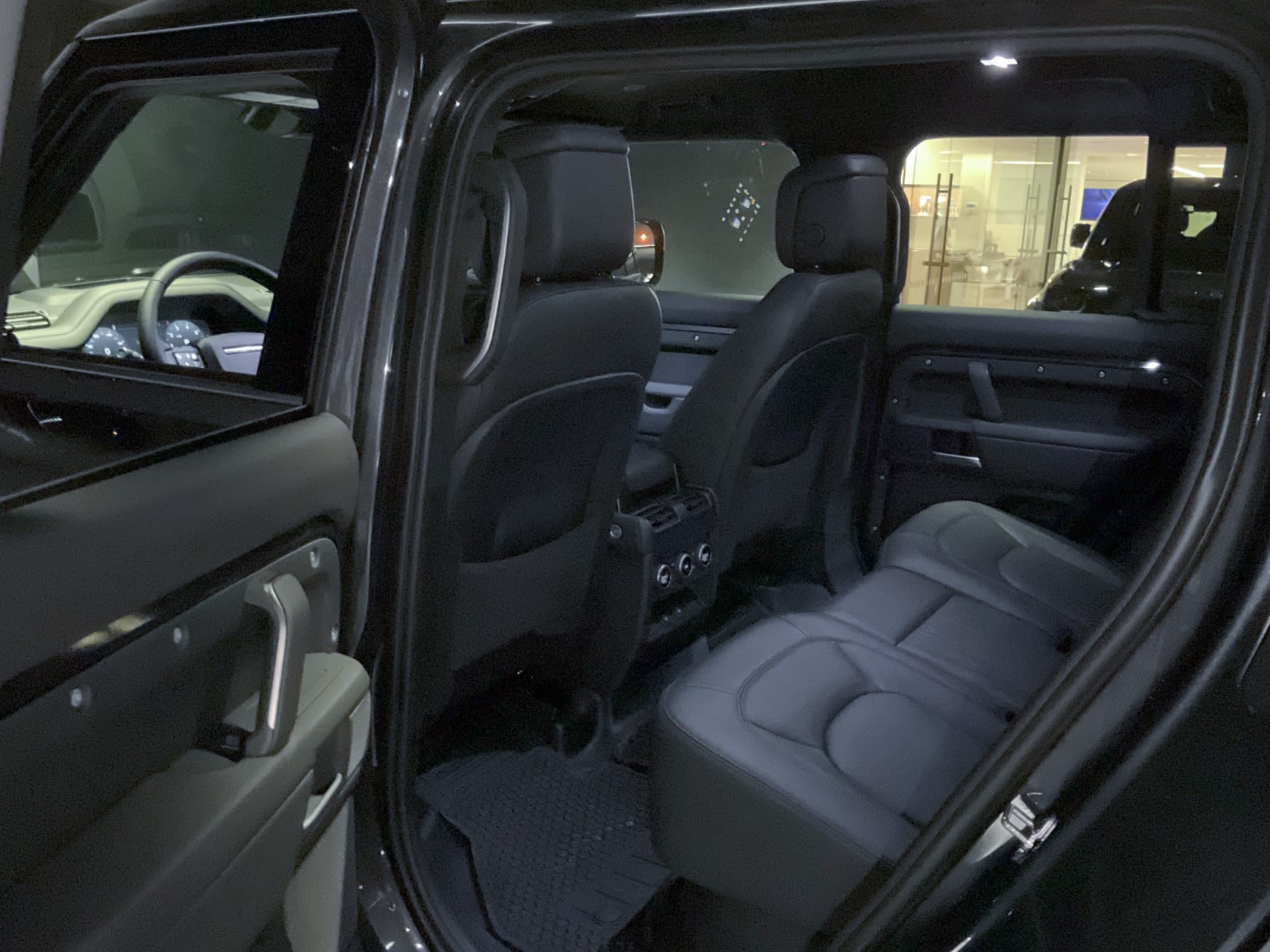 2025 Land Rover Defender S, Vancouver, Cash