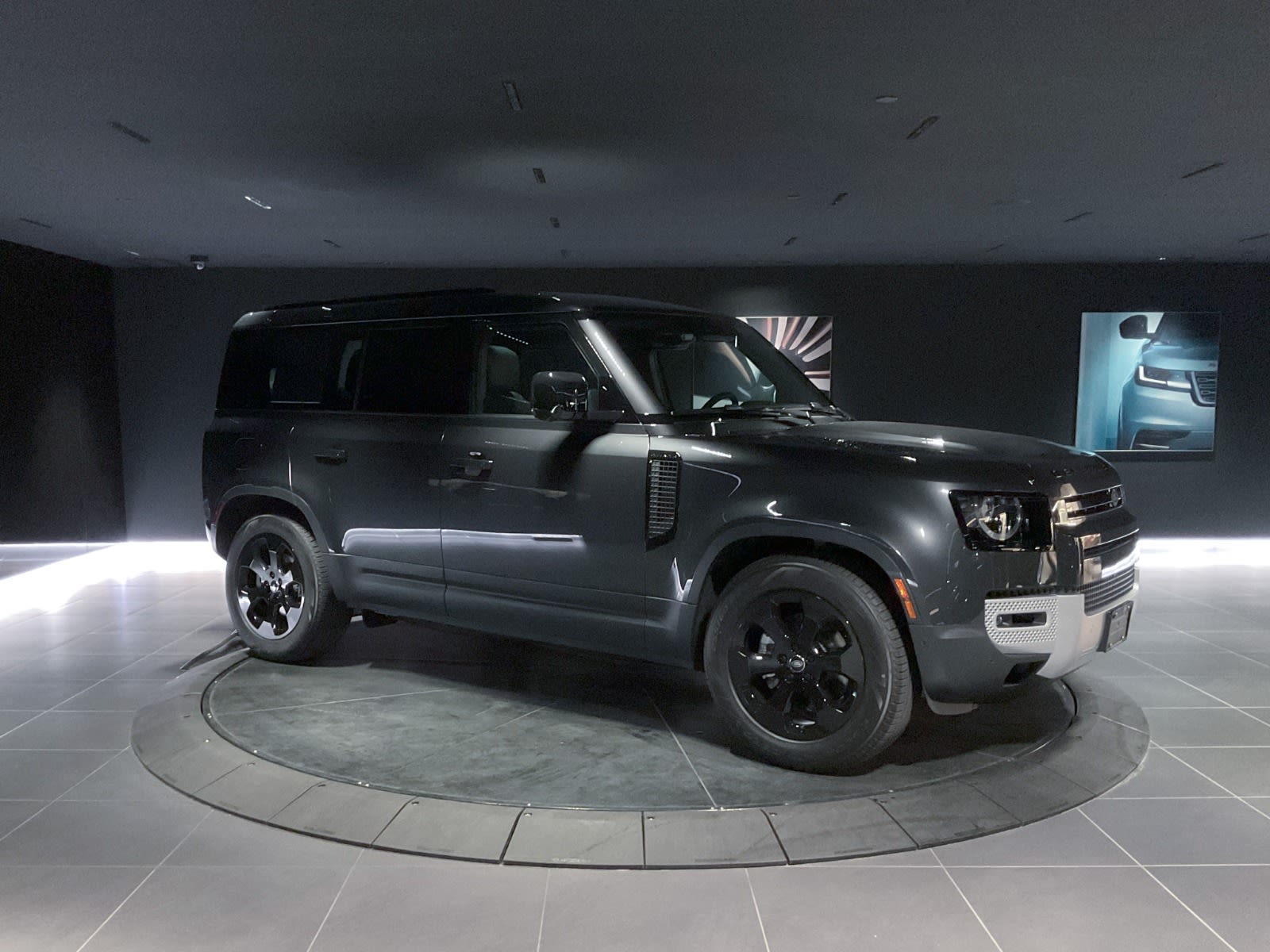 2025 Land Rover Defender S, Vancouver, Cash
