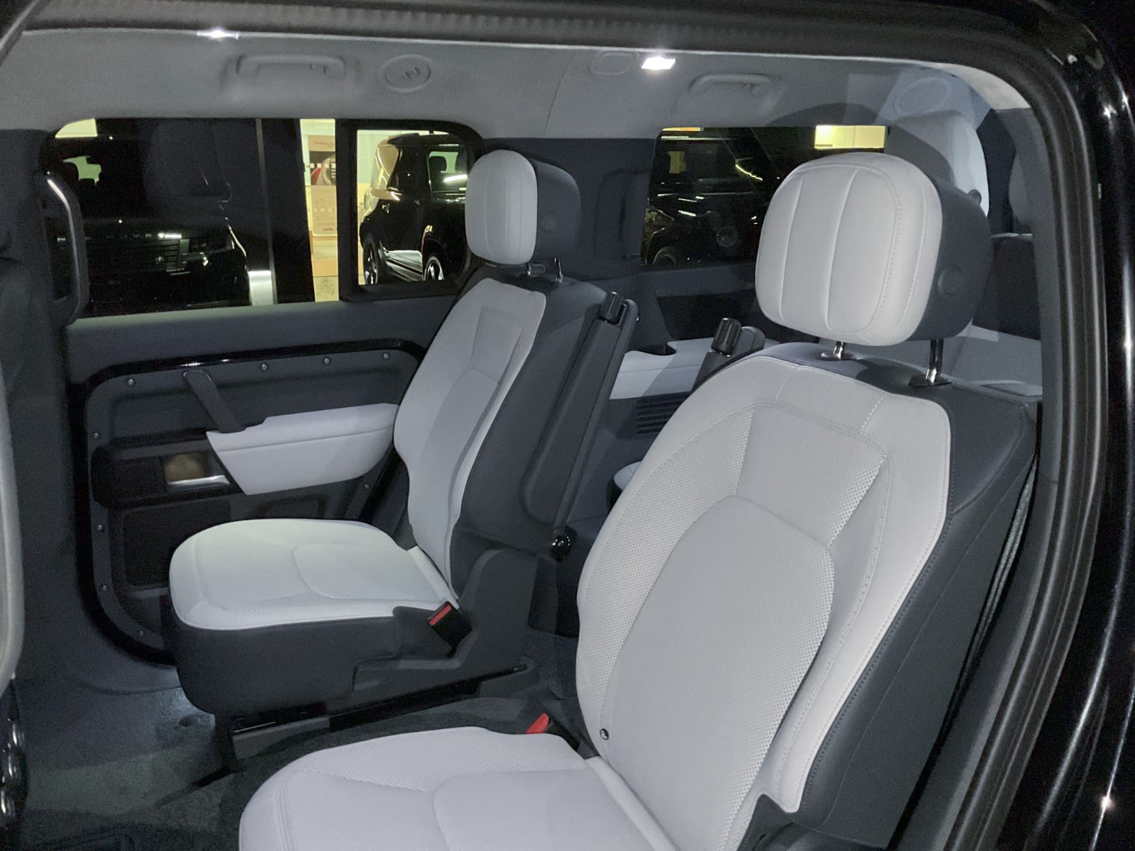 2025 Land Rover Defender V8, Vancouver, Cash