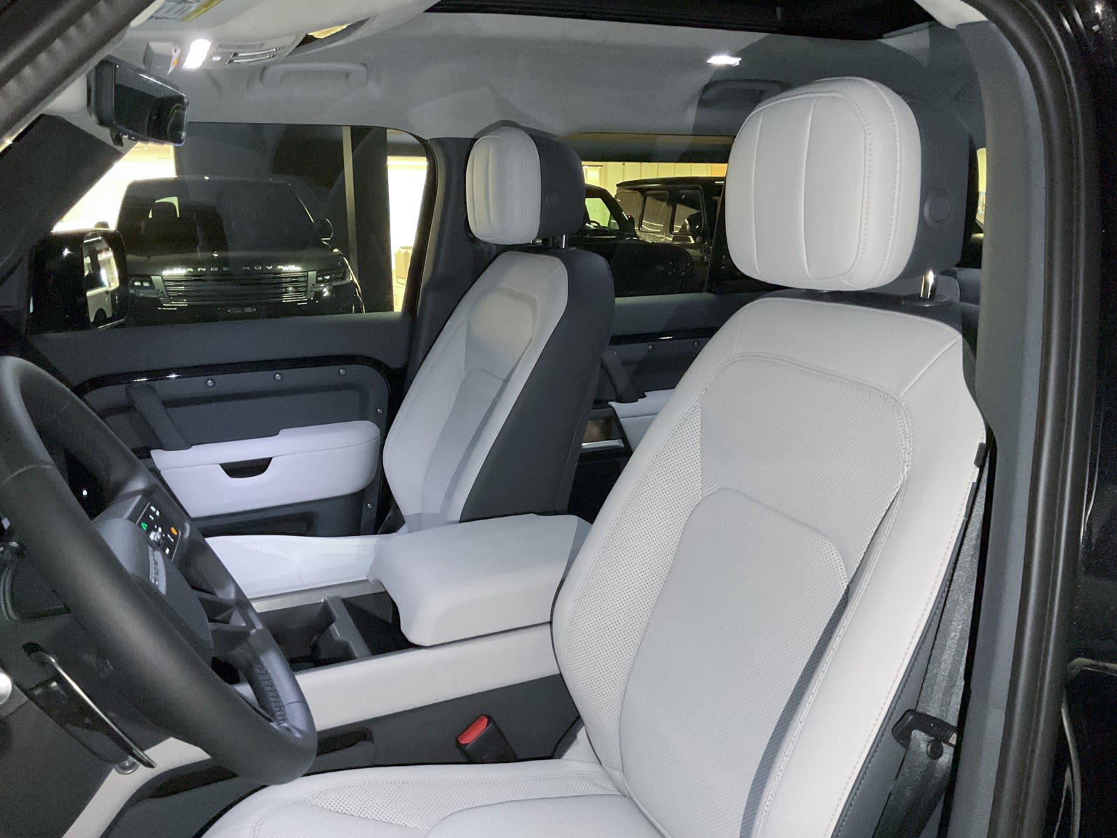 2025 Land Rover Defender V8, Vancouver, Cash