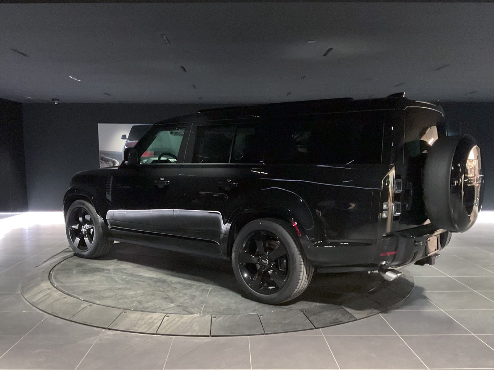 2025 Land Rover Defender V8, Vancouver, Cash