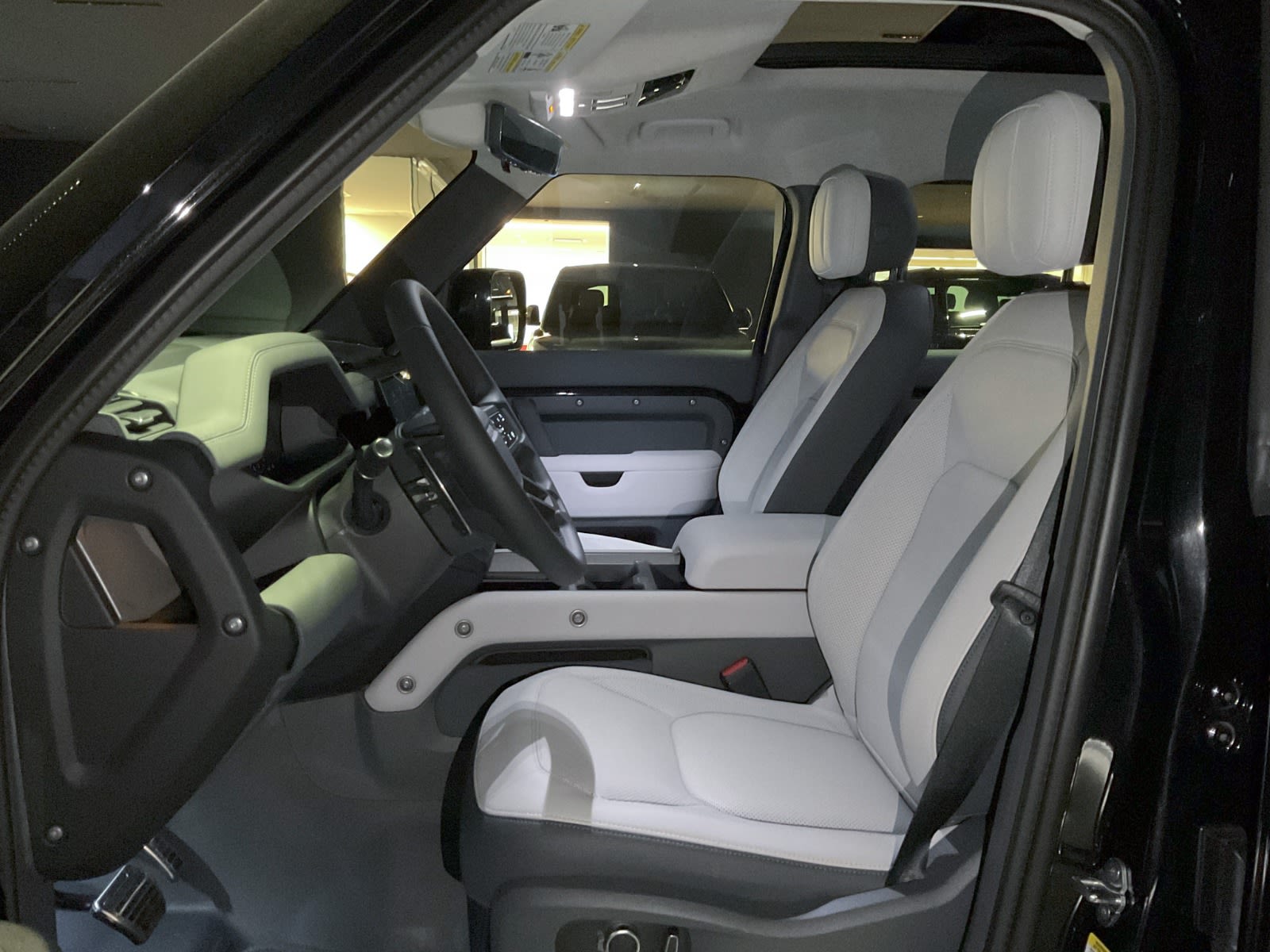 2025 Land Rover Defender V8, Vancouver, Cash