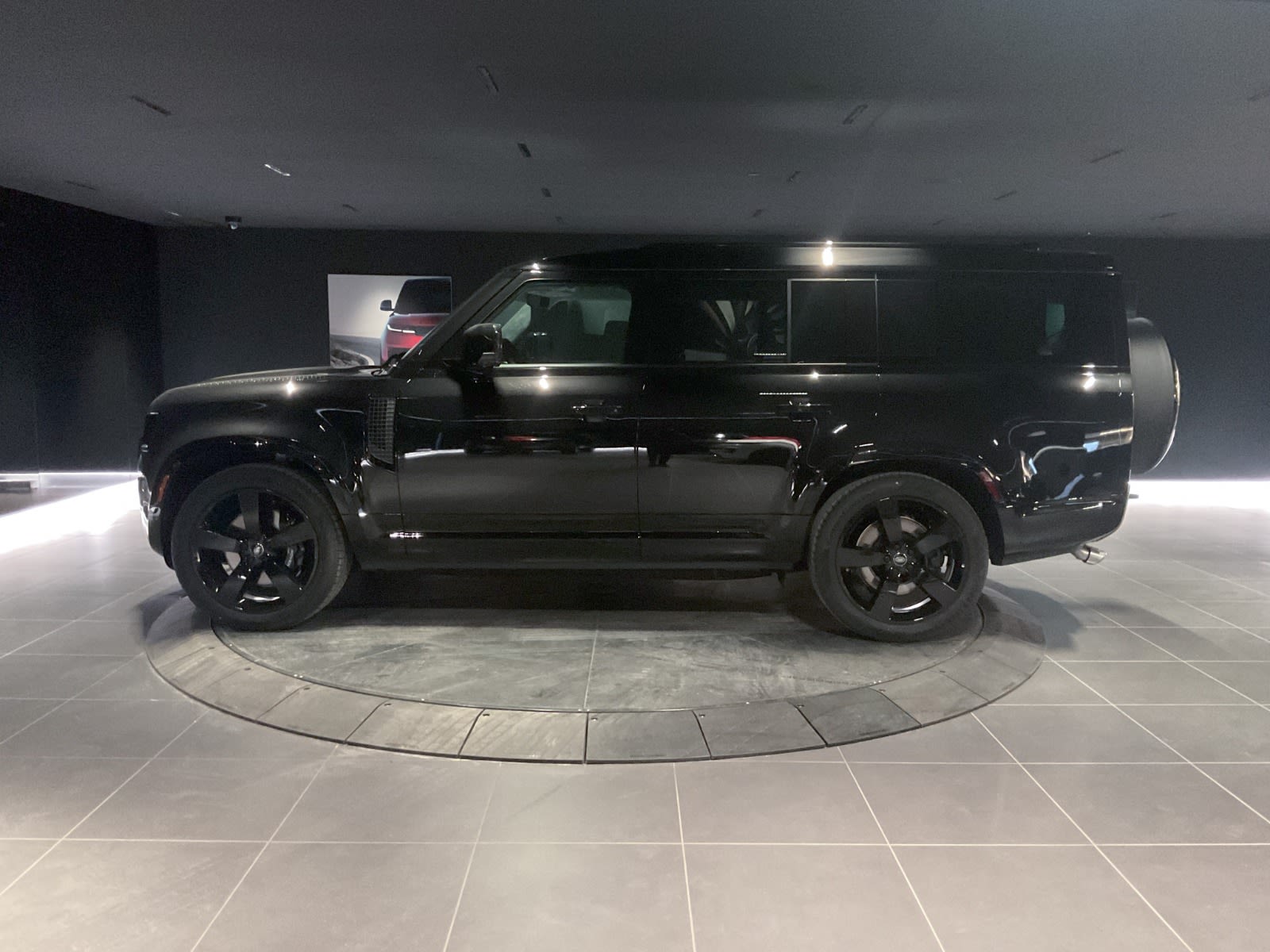 2025 Land Rover Defender V8, Vancouver, Cash