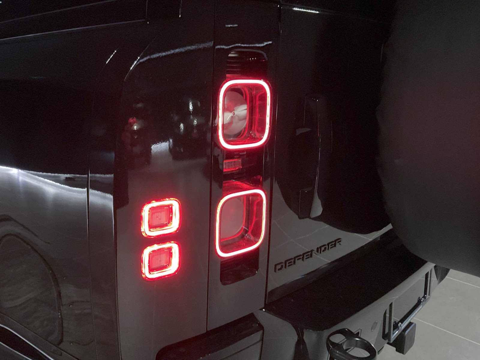 2025 Land Rover Defender V8, Vancouver, Cash