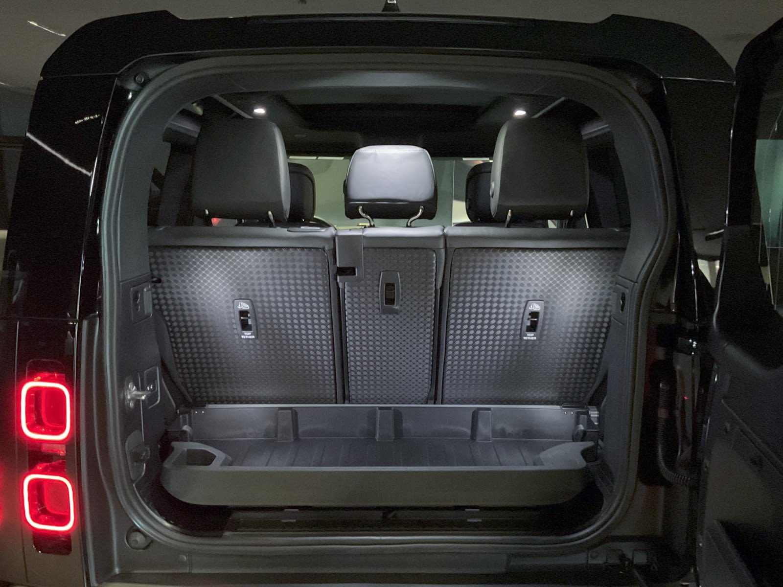 2025 Land Rover Defender S, Vancouver, Cash