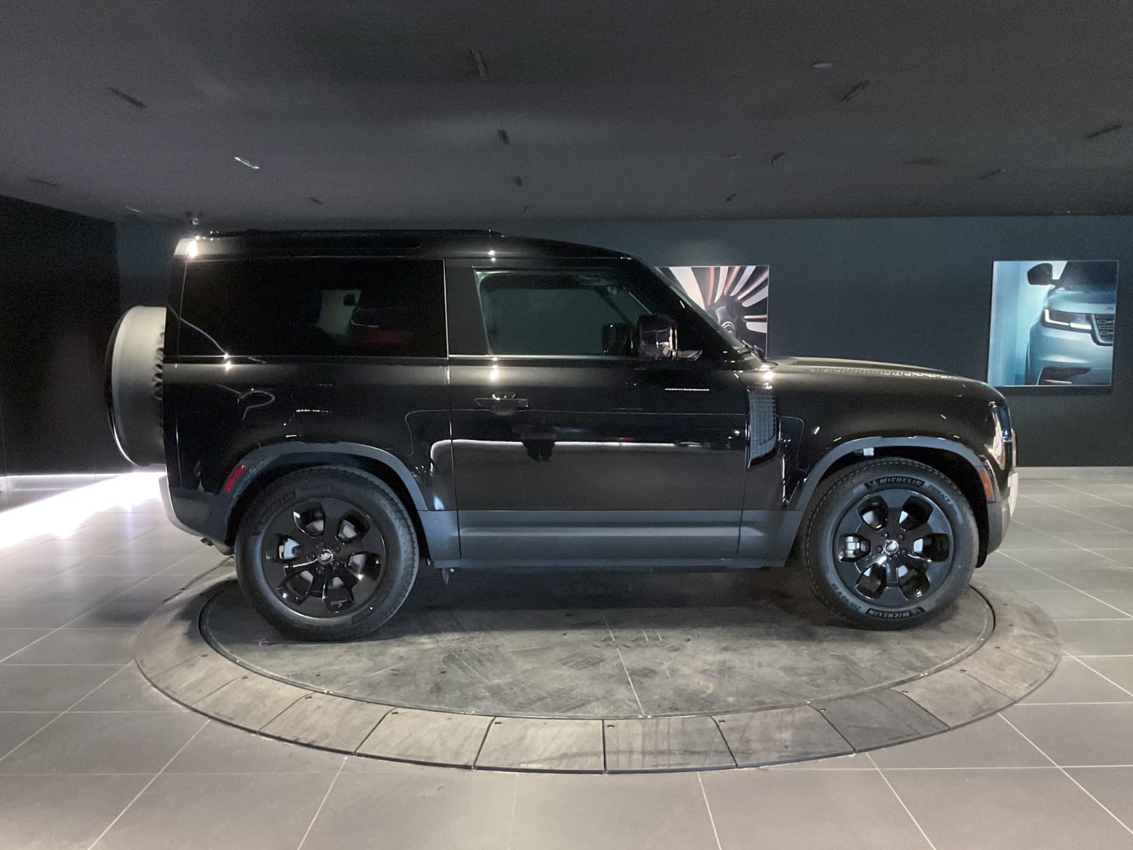 2025 Land Rover Defender S, Vancouver, Cash