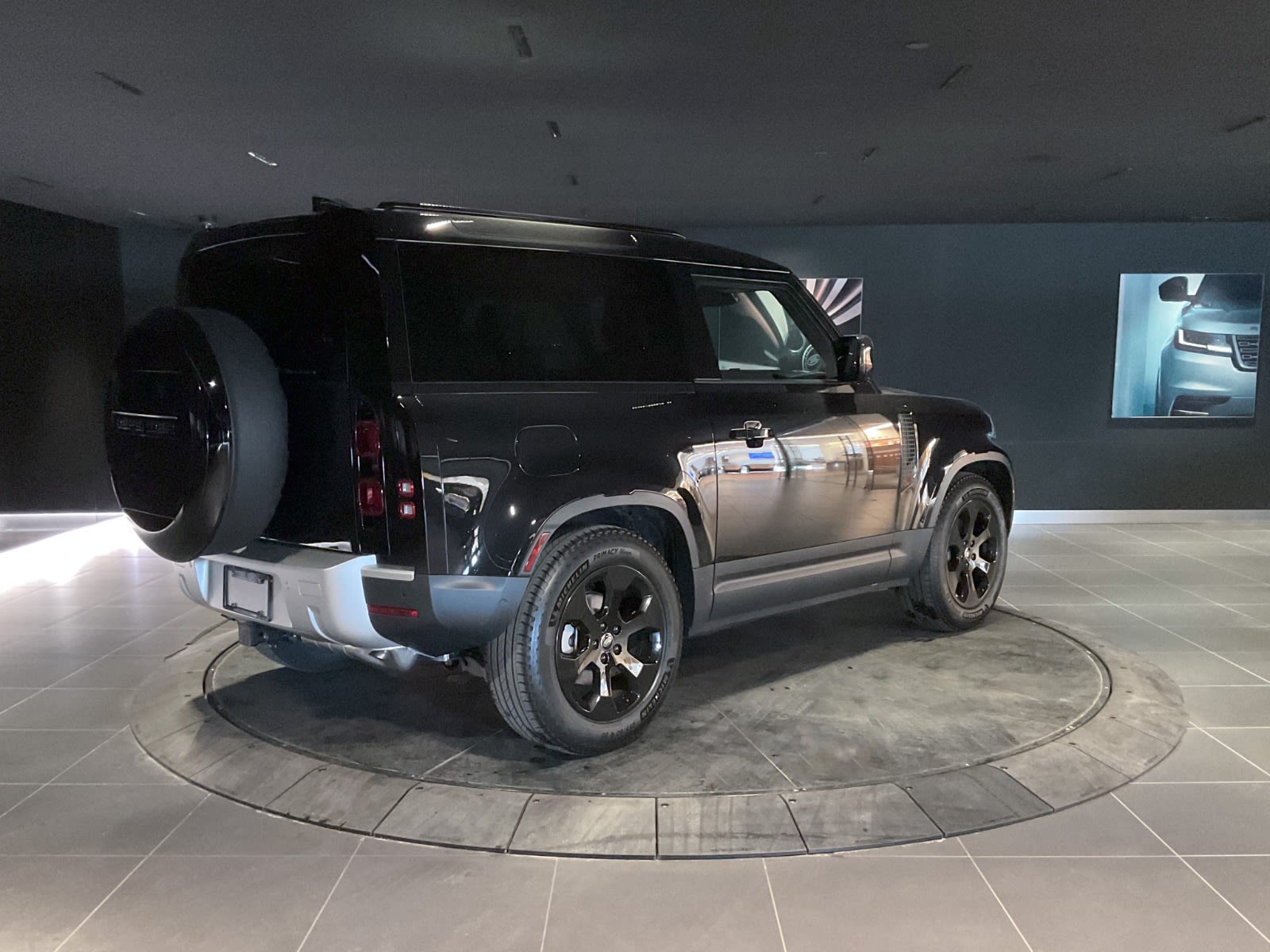 2025 Land Rover Defender S, Vancouver, Cash