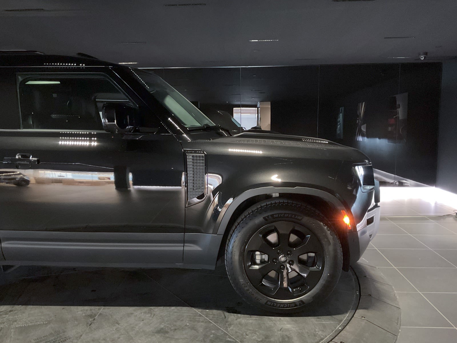 2025 Land Rover Defender S, Vancouver, Cash
