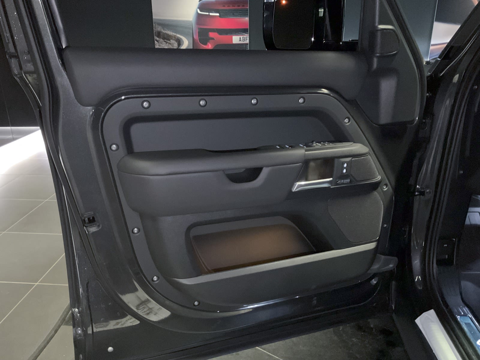 2025 Land Rover Defender V8, Vancouver, Cash