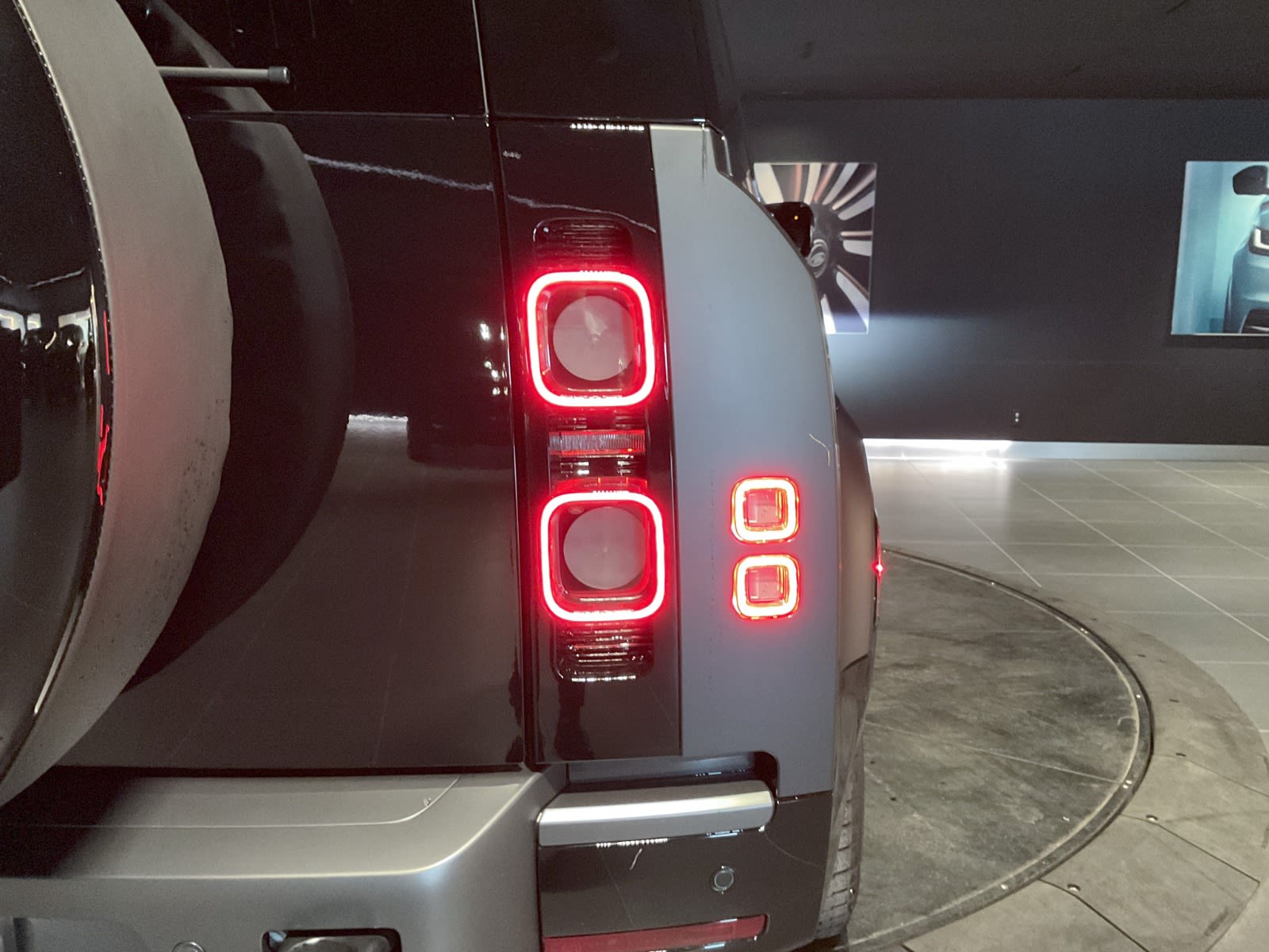2025 Land Rover Defender V8, Vancouver, Cash