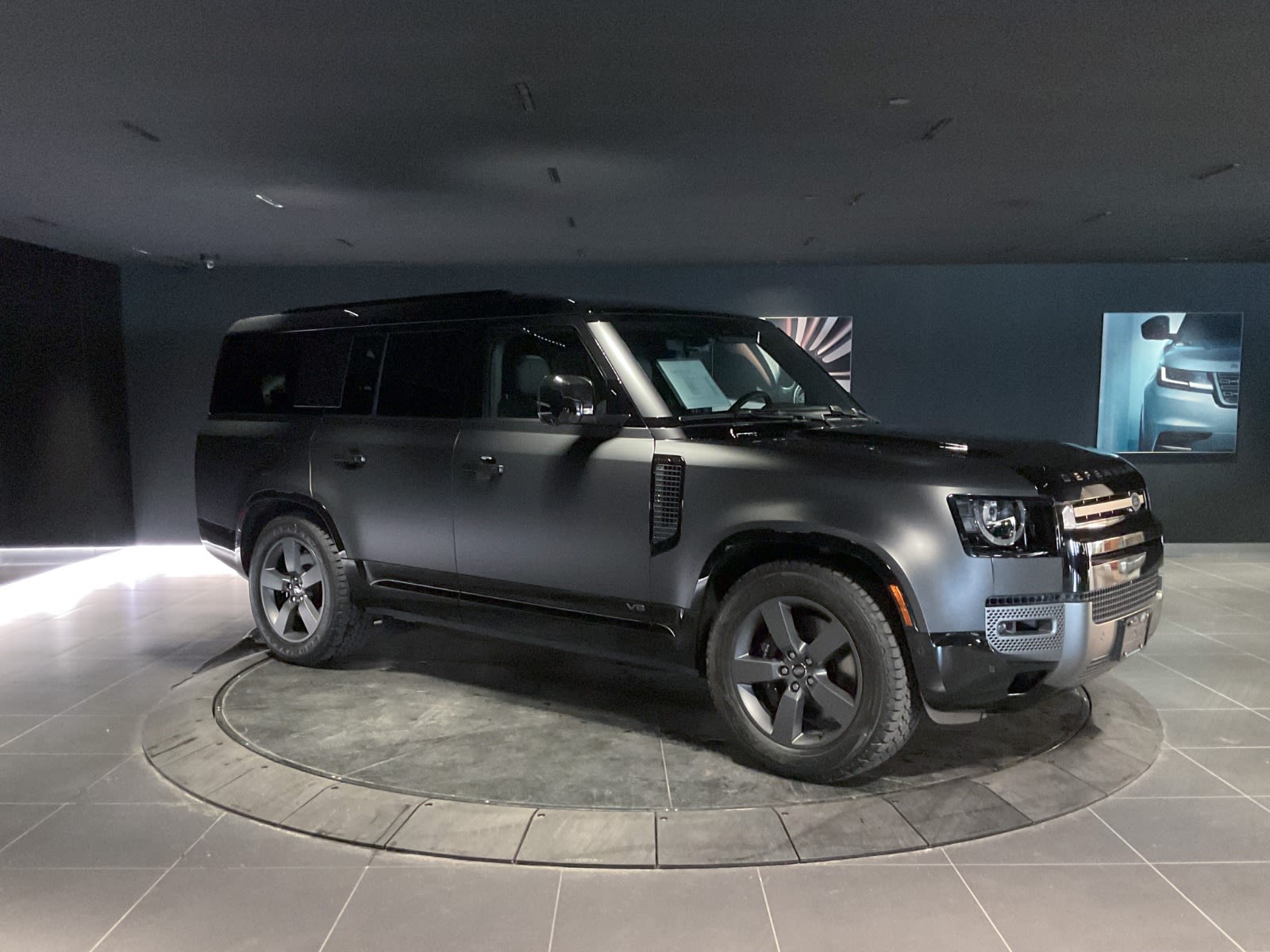 2025 Land Rover Defender V8, Vancouver, Cash
