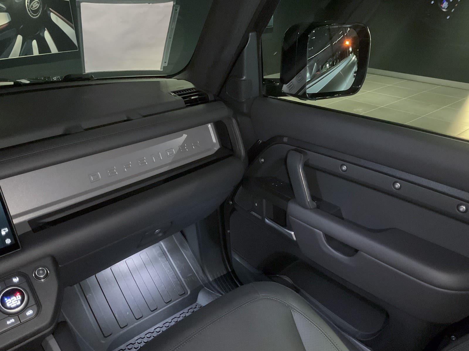 2025 Land Rover Defender V8, Vancouver, Cash