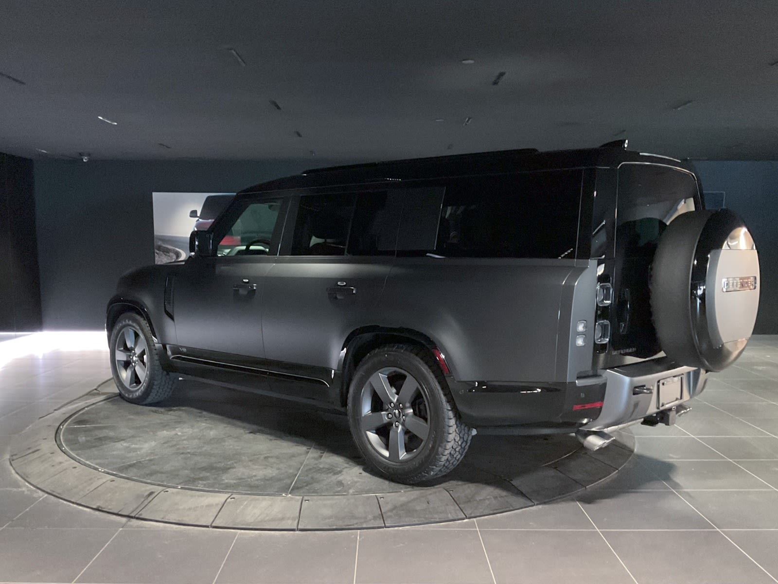2025 Land Rover Defender V8, Vancouver, Cash
