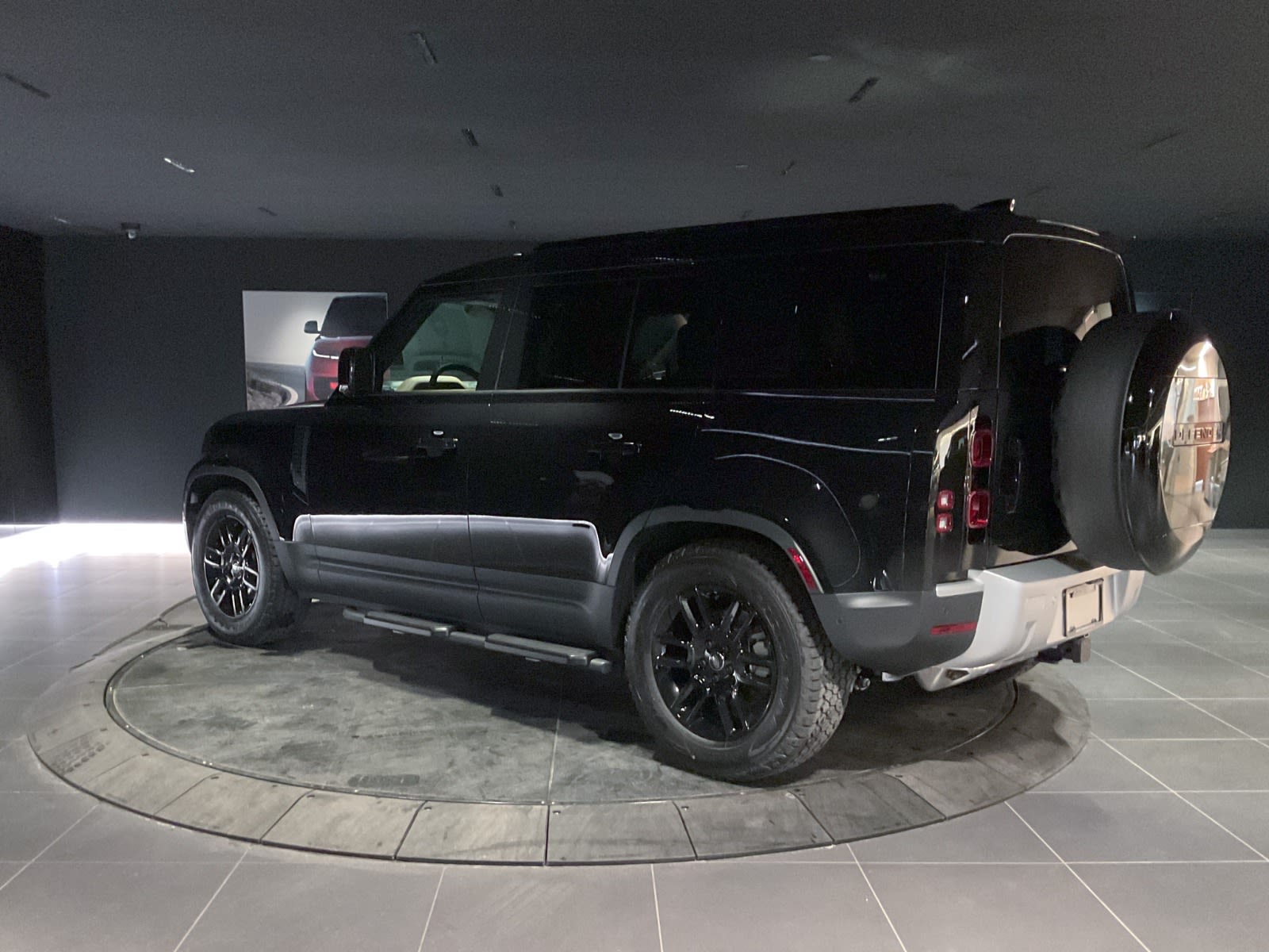 2025 Land Rover Defender S, Vancouver, Cash
