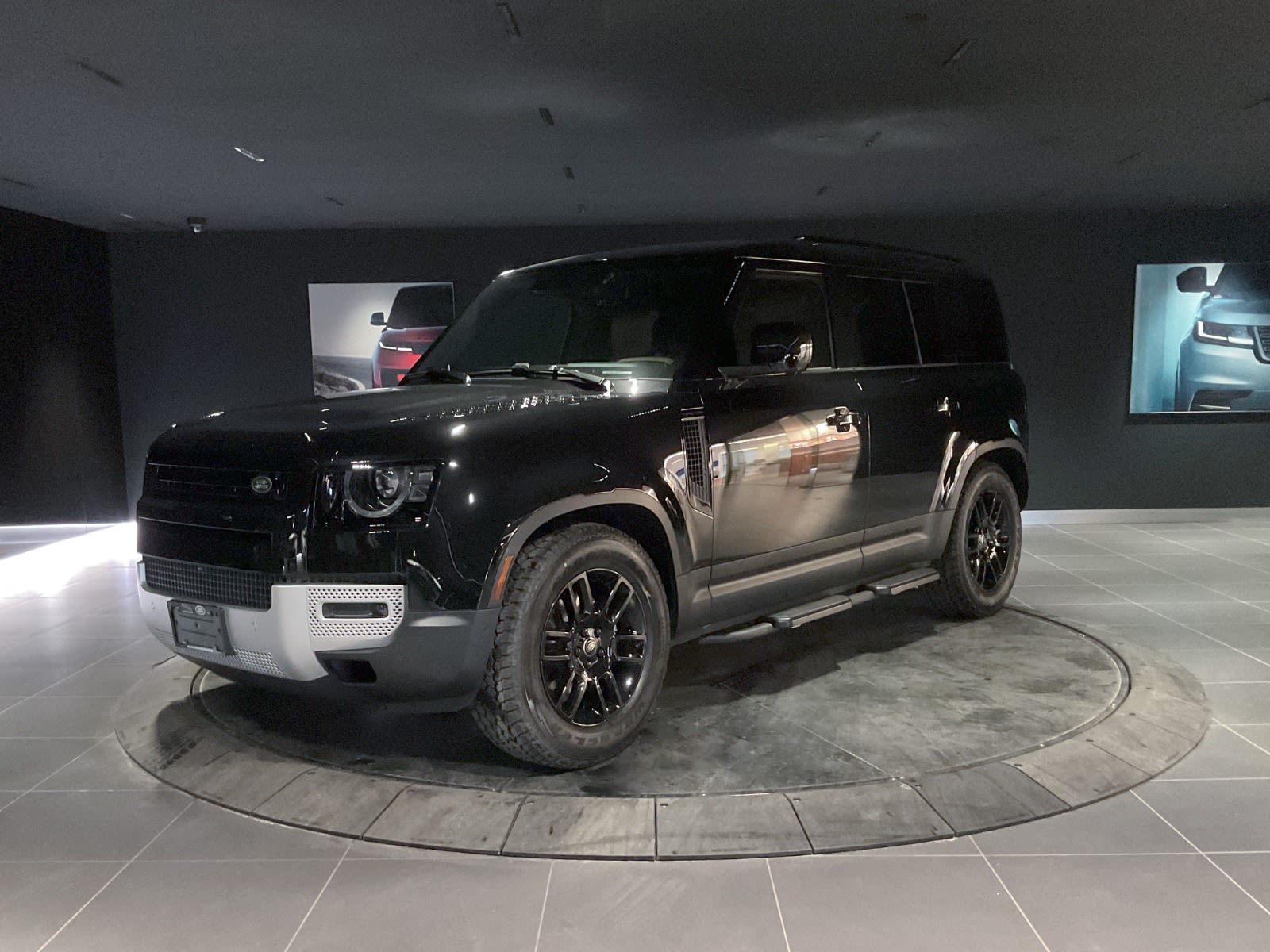 2025 Land Rover Defender S, Vancouver, Cash