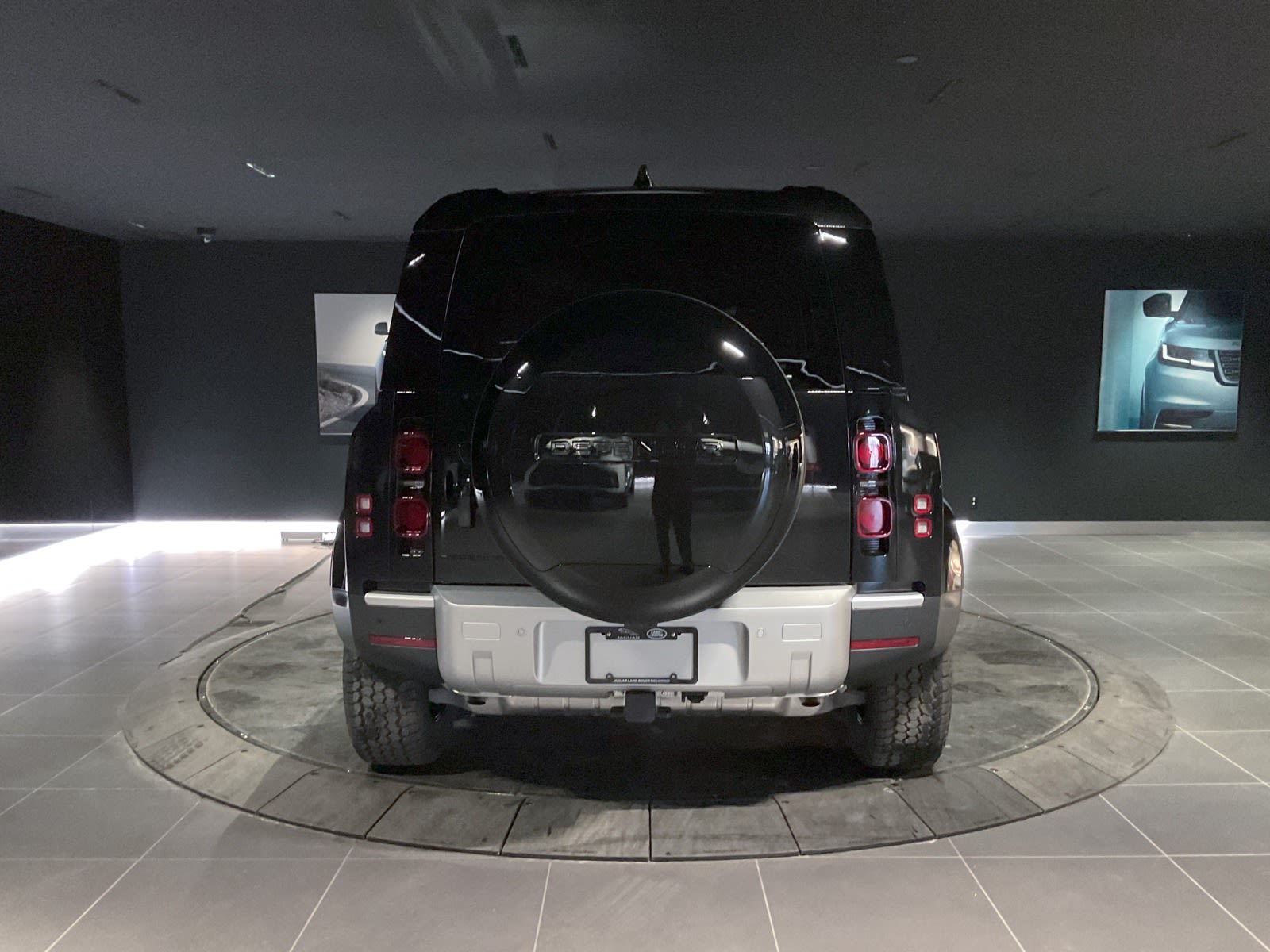2025 Land Rover Defender S, Vancouver, Cash