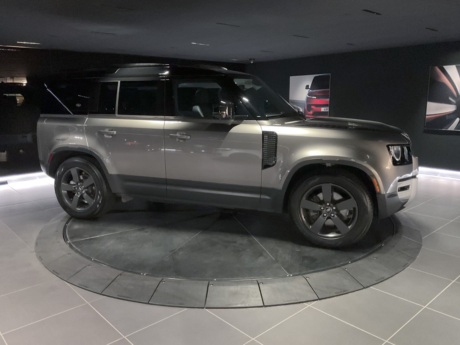 2023 Land Rover Defender S, Vancouver, Cash