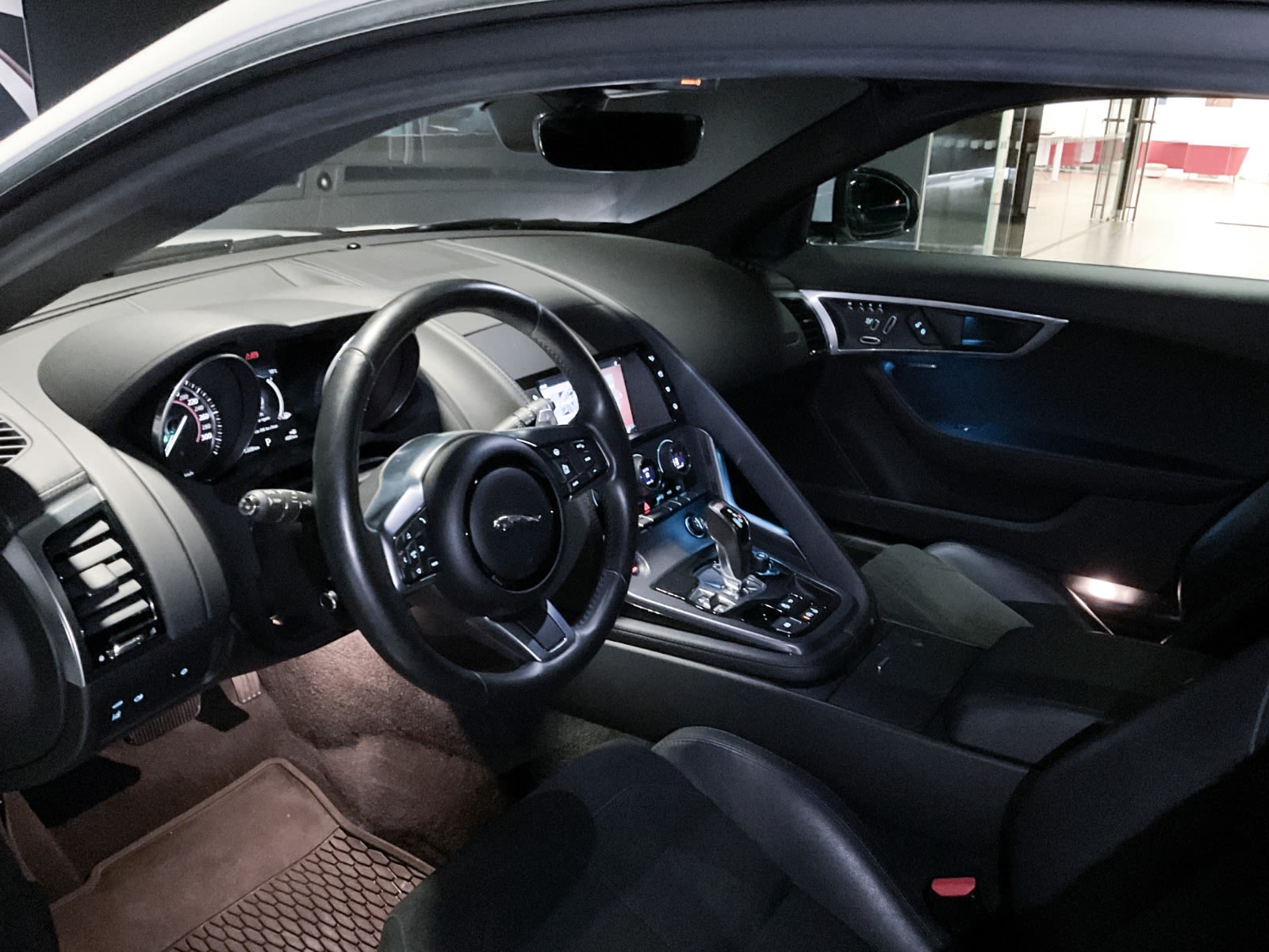 2018 Jaguar F-TYPE 296HP, Vancouver, Cash