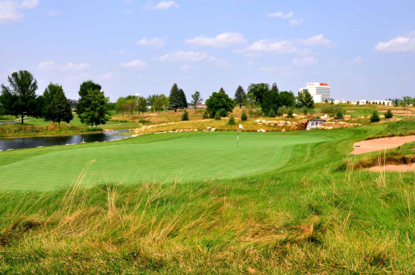 golf course by mystic lake casino