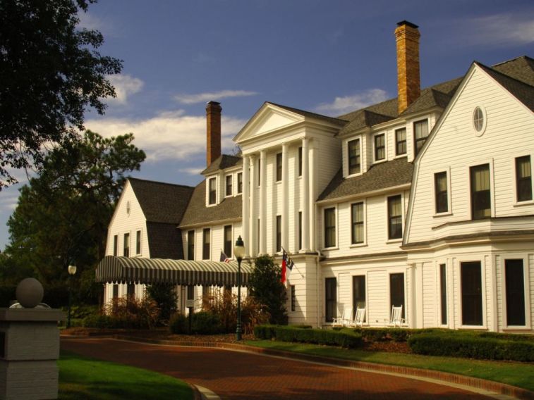 The Holly Inn at Pinehurst, North Carolina Book a golf holiday or