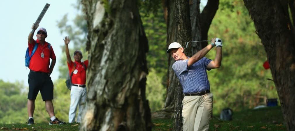Ernie Els spielt sich an seinem 44. Geburtstag an die Spitze des Feldes bei der Hong Kong Open 2014. (Foto: Getty Images)