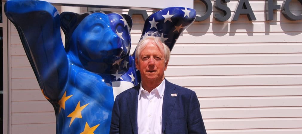A-Rosa-Chef Horst Rahe vor dem Berliner Bär in Ryder-Cup-Design. (Foto: Golf Post)