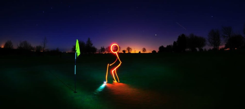 Wenn die Nächte länger werden und man trotzdem golfen möchte: Nachtgolf (Foto: flickr)
