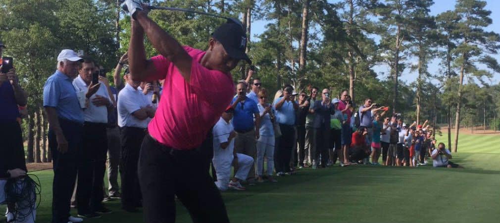 Mit soliden Schlägen eröffnete Tiger Woods seinen Bluejack National. (Foto: twitter.com/TigerWoods)