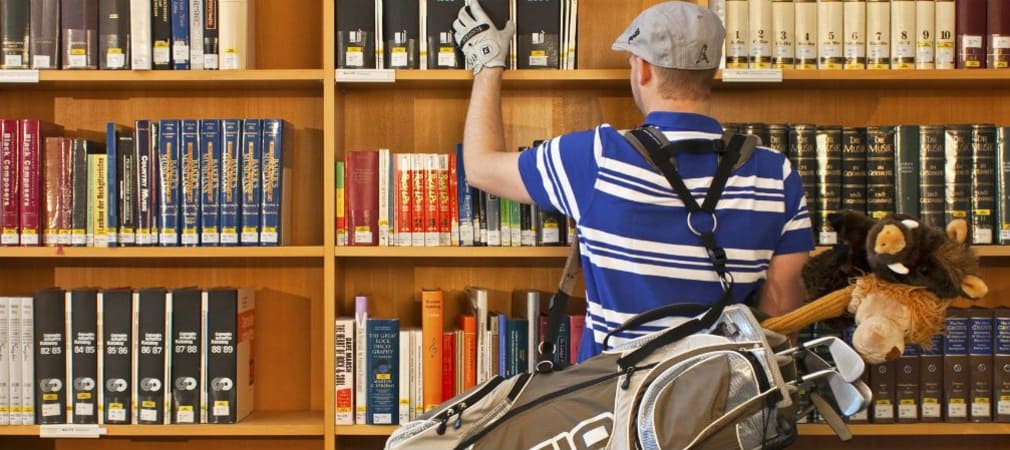 Raus aus dem Hörsaal und rauf auf den Platz. Die Unigolftour mobilisiert die golfenden Studenten und vernetzt sie. (Foto: Unigolftour/Felix Naumann)