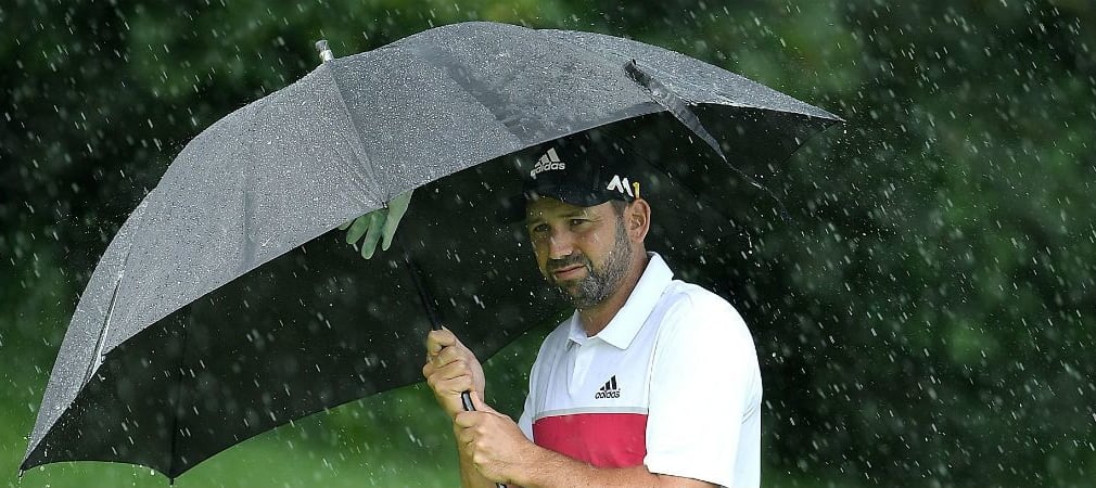 Auch Sergio Garcia musste bei der BMW International Open mehr als einmal unter dem Regenschirm Schutz suchen. (Foto: Getty)