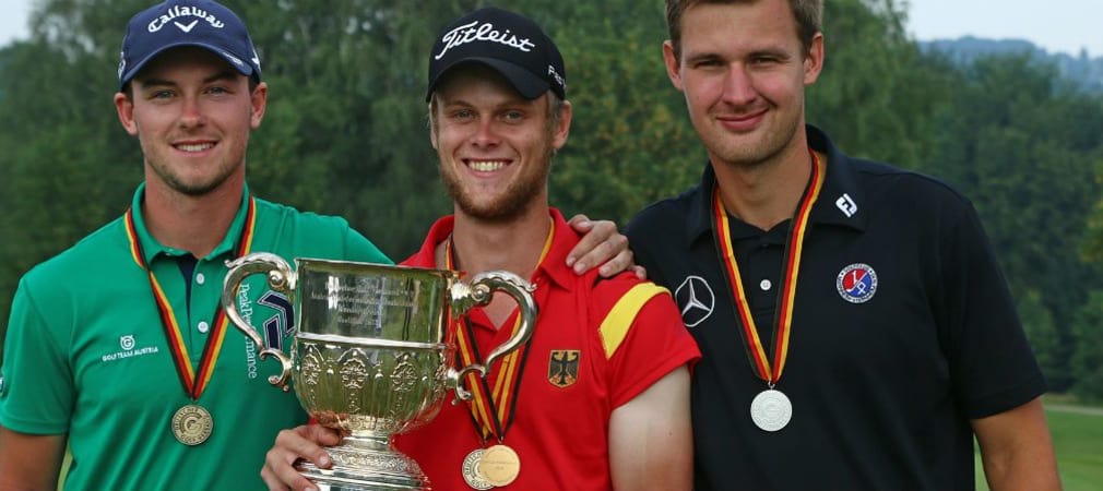 Hurly Long (mitte) setzt sich bei der 77. Internationalen Amateurmeisterschaft gegen Christian Bräunig (rechts) und Michael Ludwig durch. (Foto: DGV/Stebl)