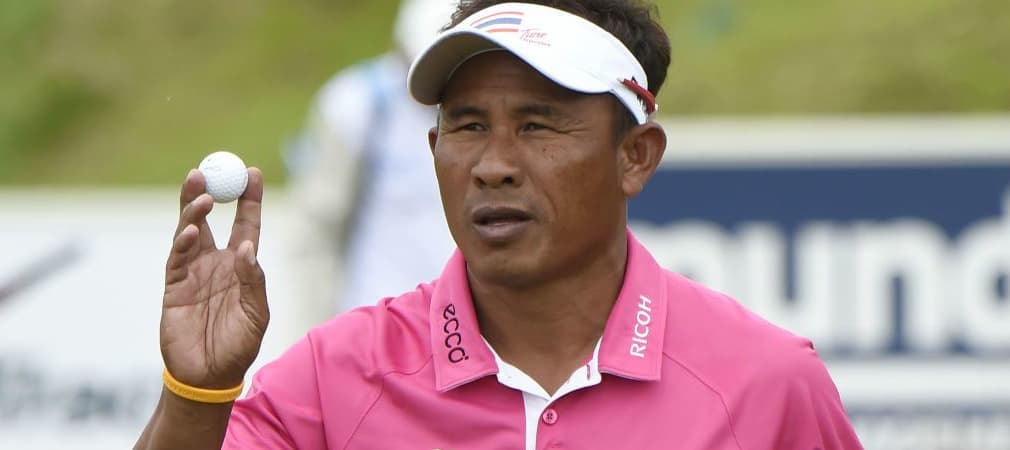 Thongchai Jaidee mit seinem Ball von Titleist. (Foto: Getty)