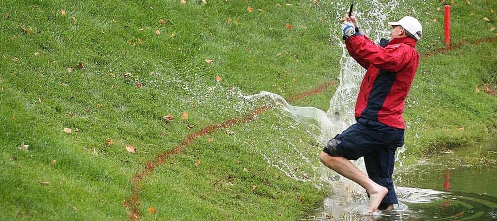 Seitliche Wasserhindernisse sind durch rote Markierungen gekennzeichnet. (Foto: Getty)