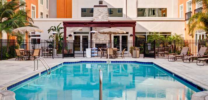 Hilton_Family-&-Theme-Park-Hotel_Deluxe-Valencia-All-Suite-Hotel-on-Sale