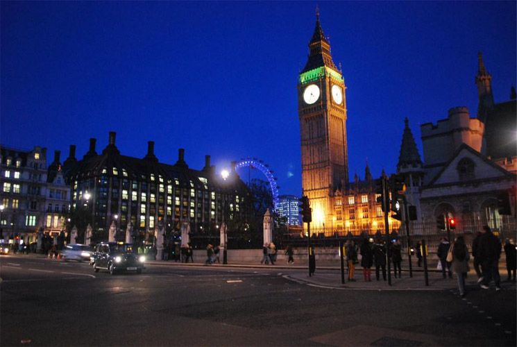 Virgin-Atlantic-Airways_Flight_Autumn-London-Flights-on-Top-Rated-Airline