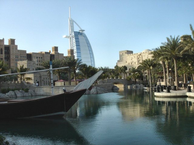 Expedia_Europe-&-International-Flight_Fly-to-Dubai-from-just-$1556-R/T