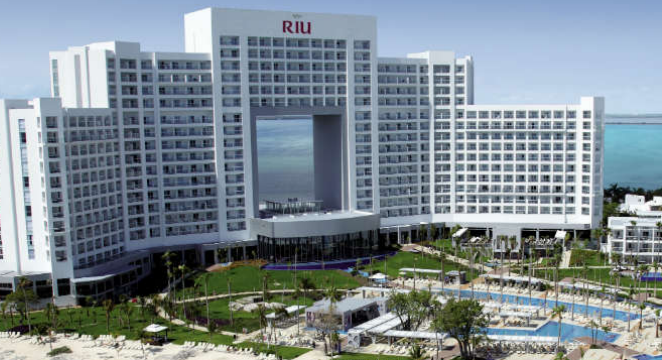 Riu-Hotels_Mexico-Hotel_Jr.-Suite-at-Luxury-Cancun-All-Inclusive-Resort-