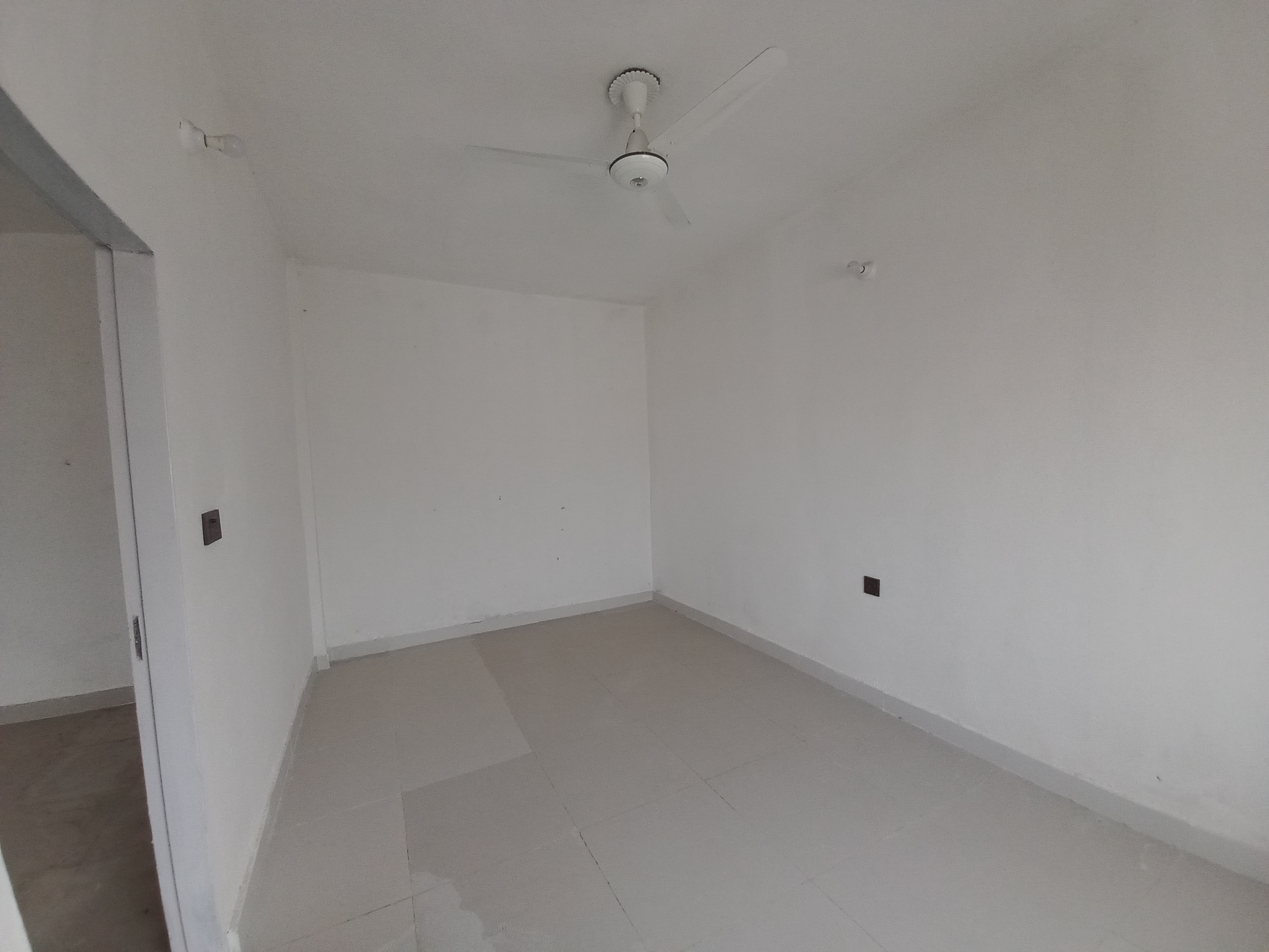 220 Ft² Flat for Rent In Ichra, Lahore